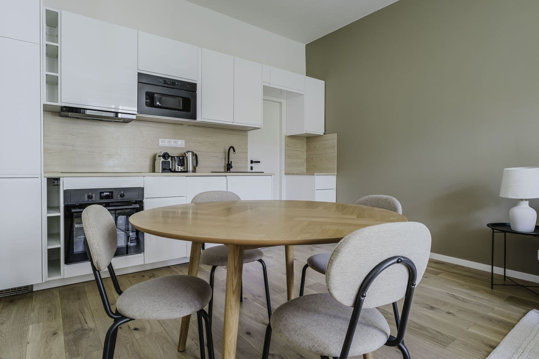 Pronájem bytu  47 m², Pisecka, Praha, Praha