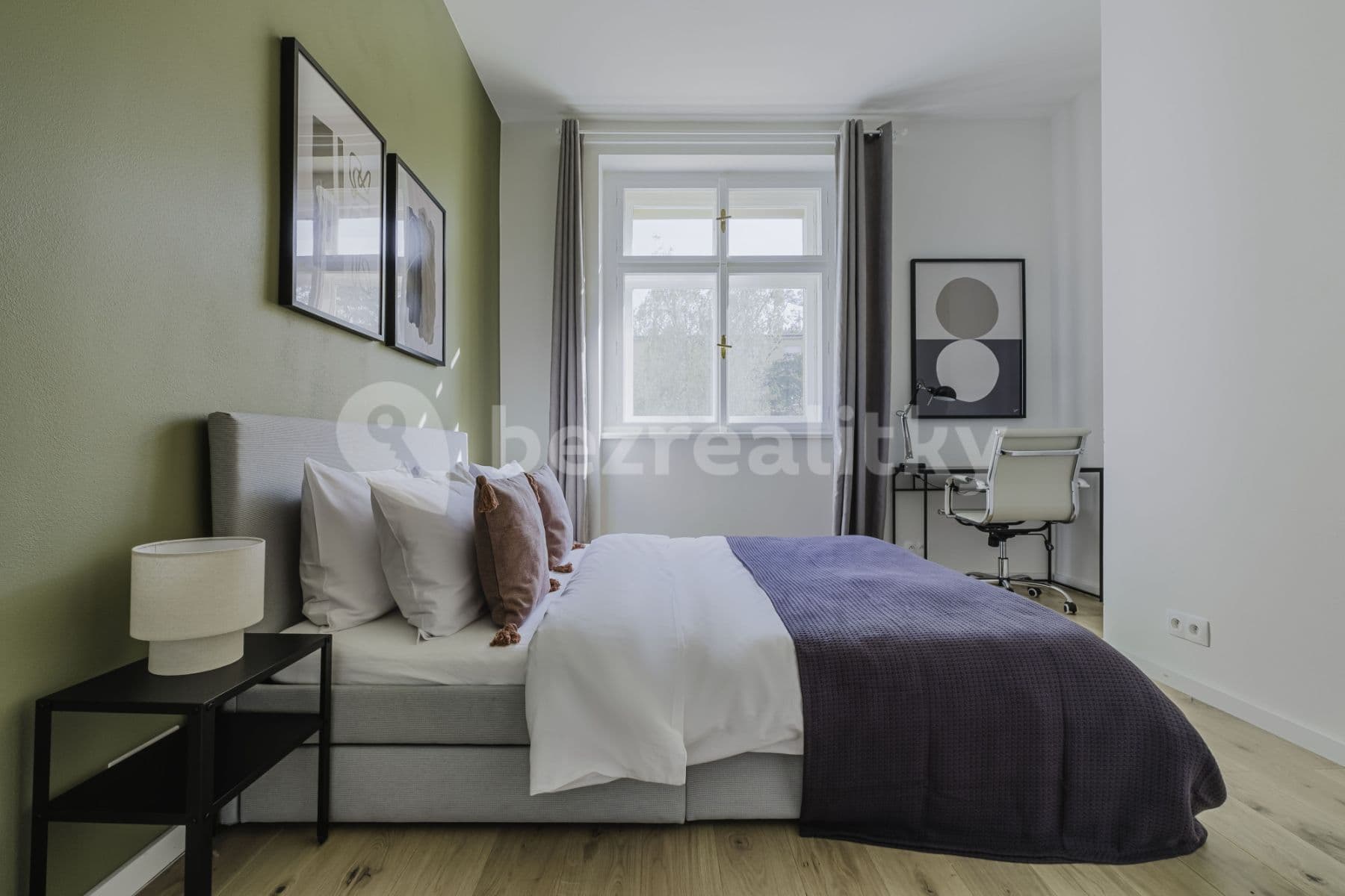 Pronájem bytu  47 m², Pisecka, Praha, Praha