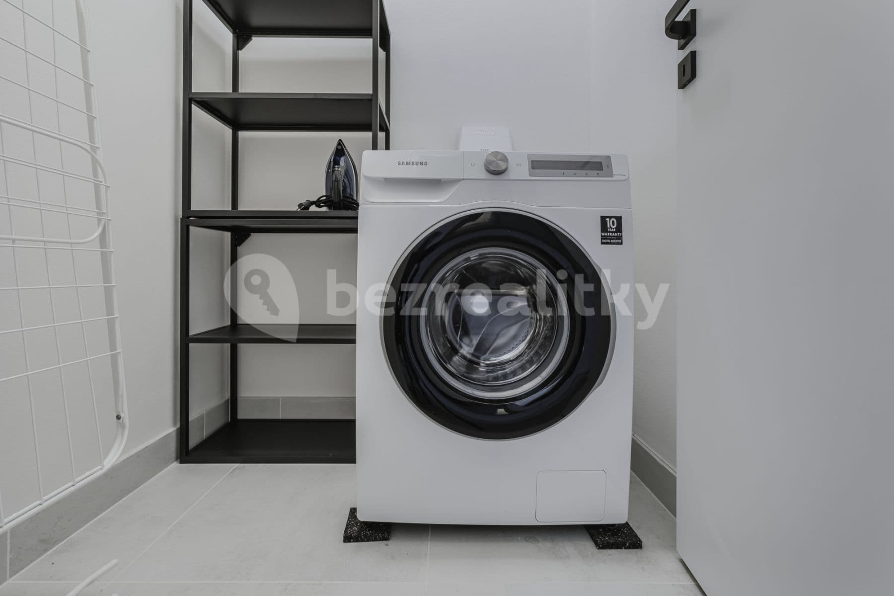 Pronájem bytu  47 m², Pisecka, Praha, Praha