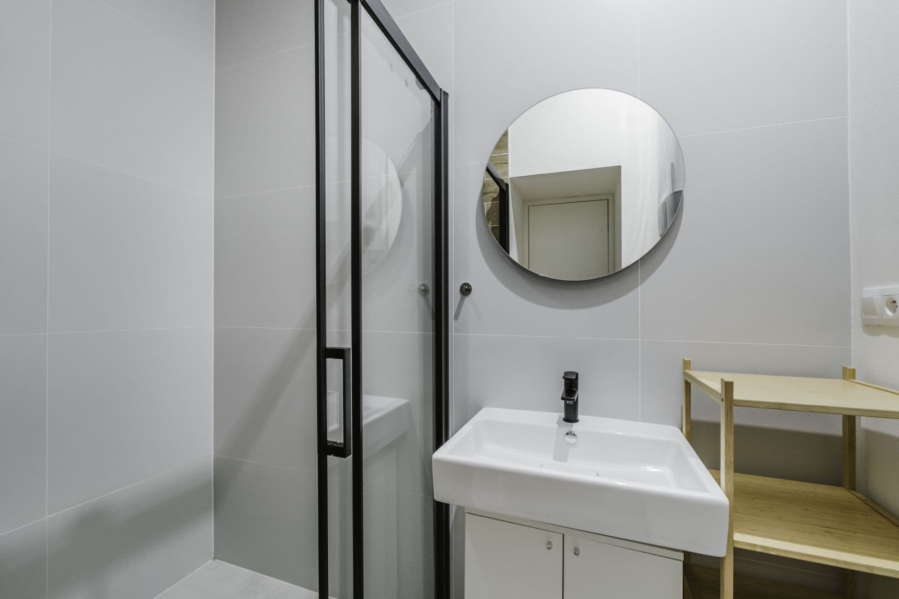 Pronájem bytu  47 m², Pisecka, Praha, Praha
