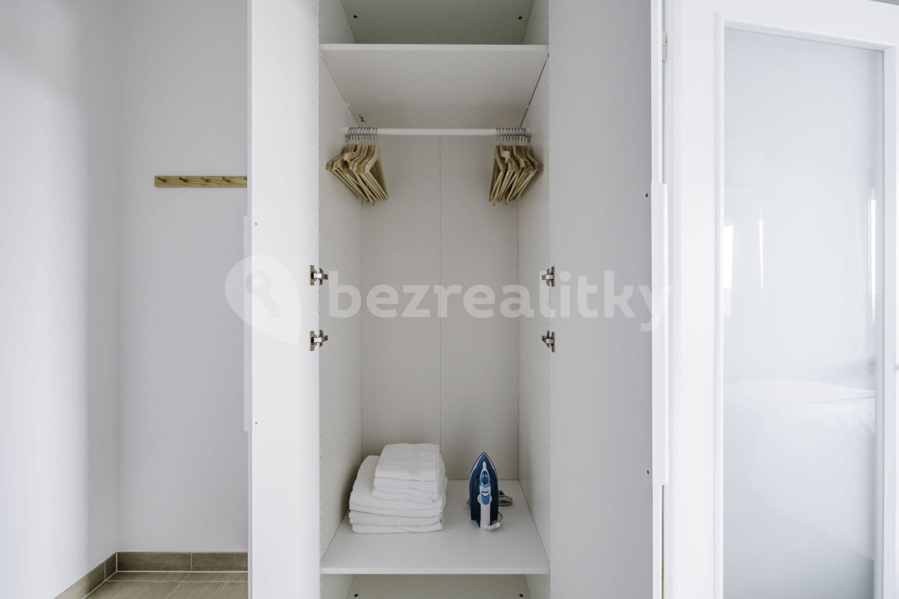 Pronájem bytu  32 m², Olgy Havlové, Praha, Praha