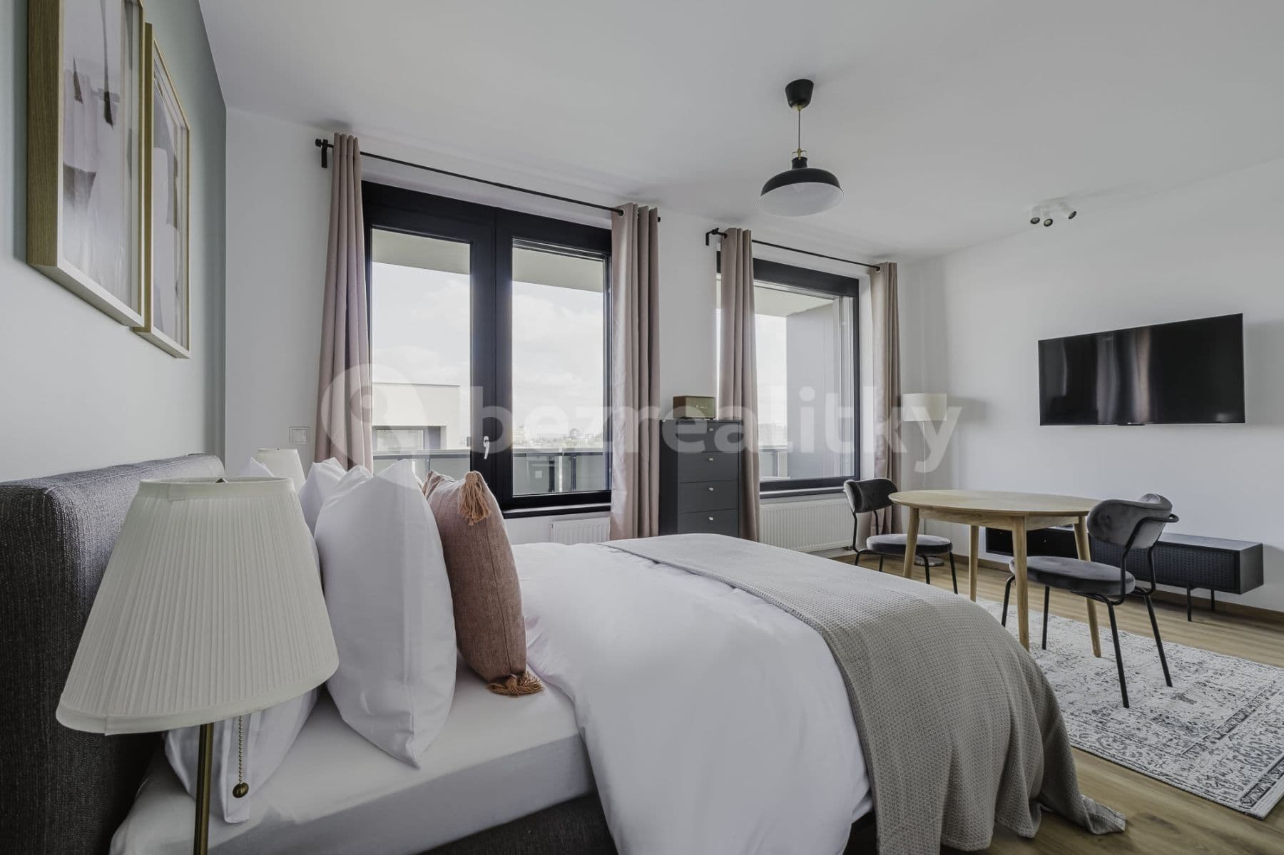 Pronájem bytu  32 m², Olgy Havlové, Praha, Praha