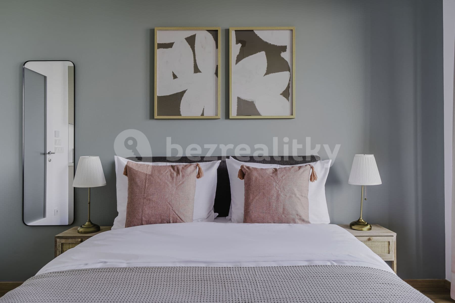 Pronájem bytu  32 m², Olgy Havlové, Praha, Praha