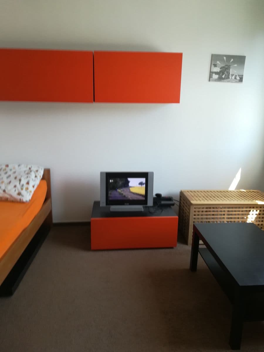 Pronájem bytu  40 m², Nad Přehradou, Praha, Praha