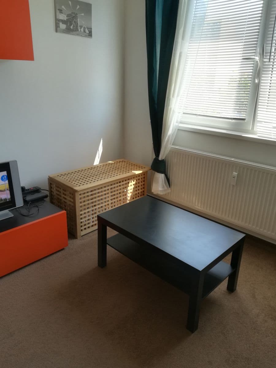 Pronájem bytu  40 m², Nad Přehradou, Praha, Praha