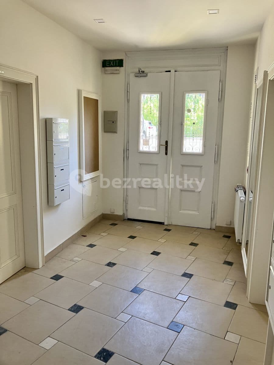 Pronájem bytu  22 m², Radlická, Praha, Praha