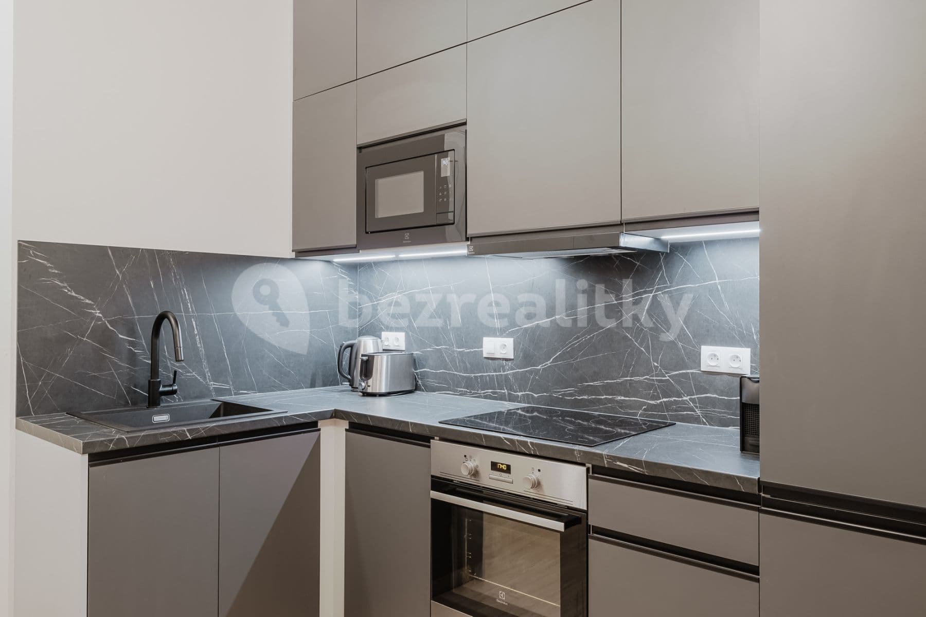 Pronájem bytu  84 m², Chodská, Praha, Praha