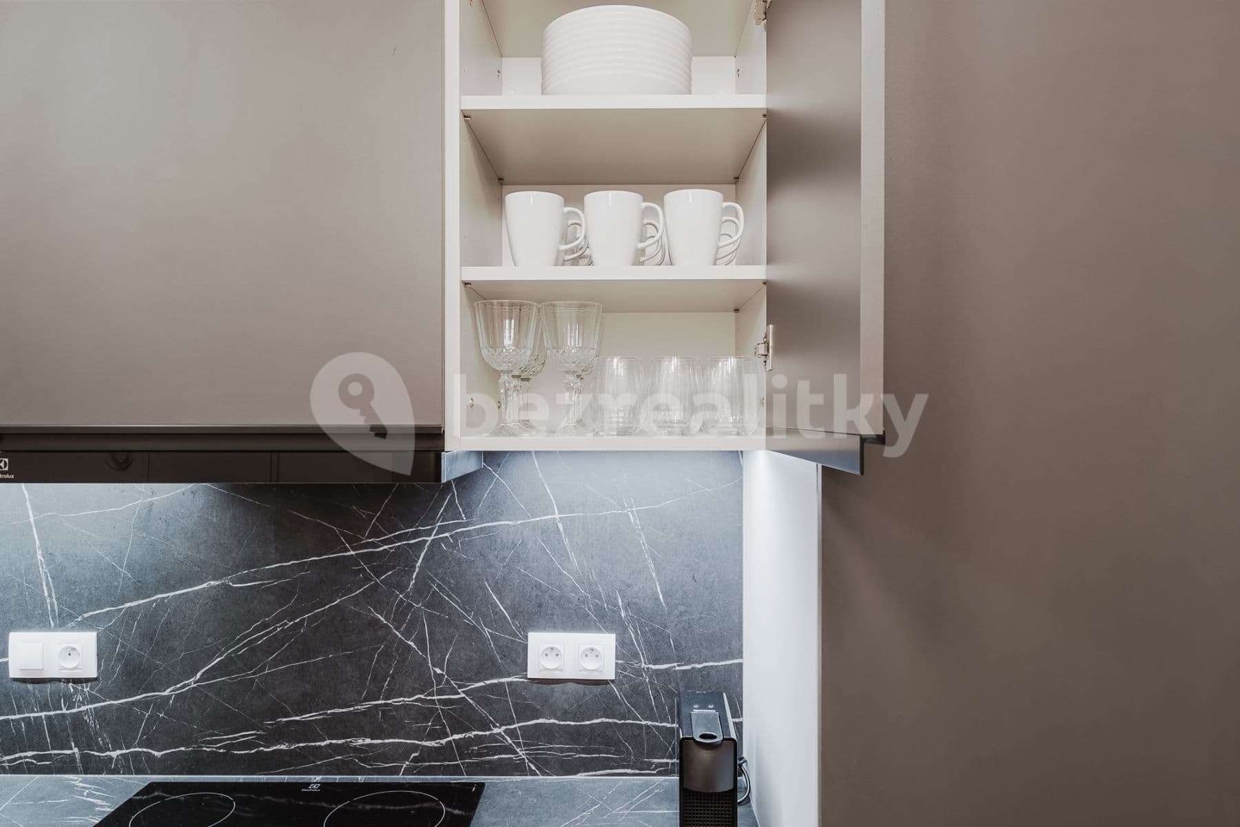 Pronájem bytu  84 m², Chodská, Praha, Praha
