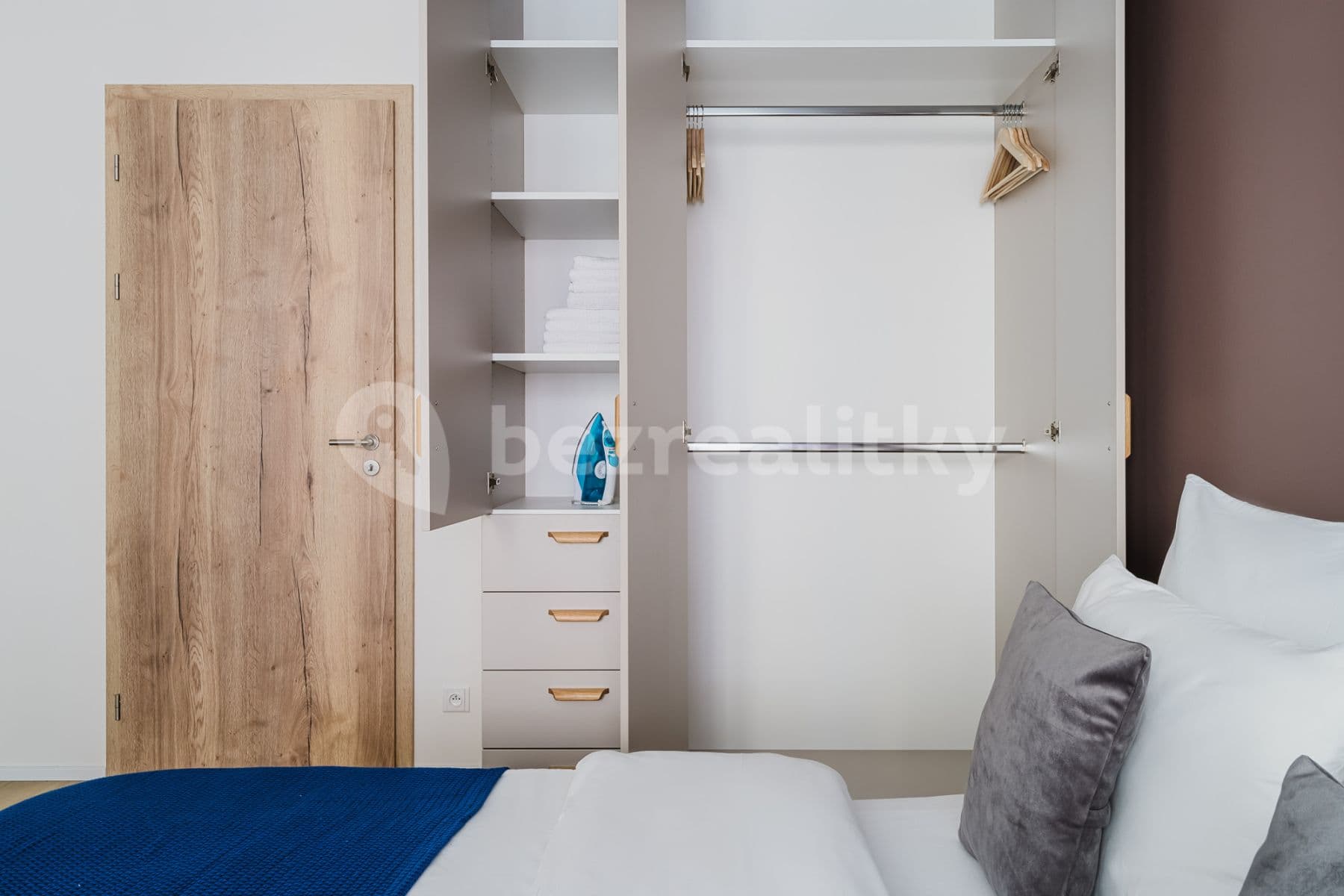 Pronájem bytu  58 m², Vrbenského, Praha, Praha