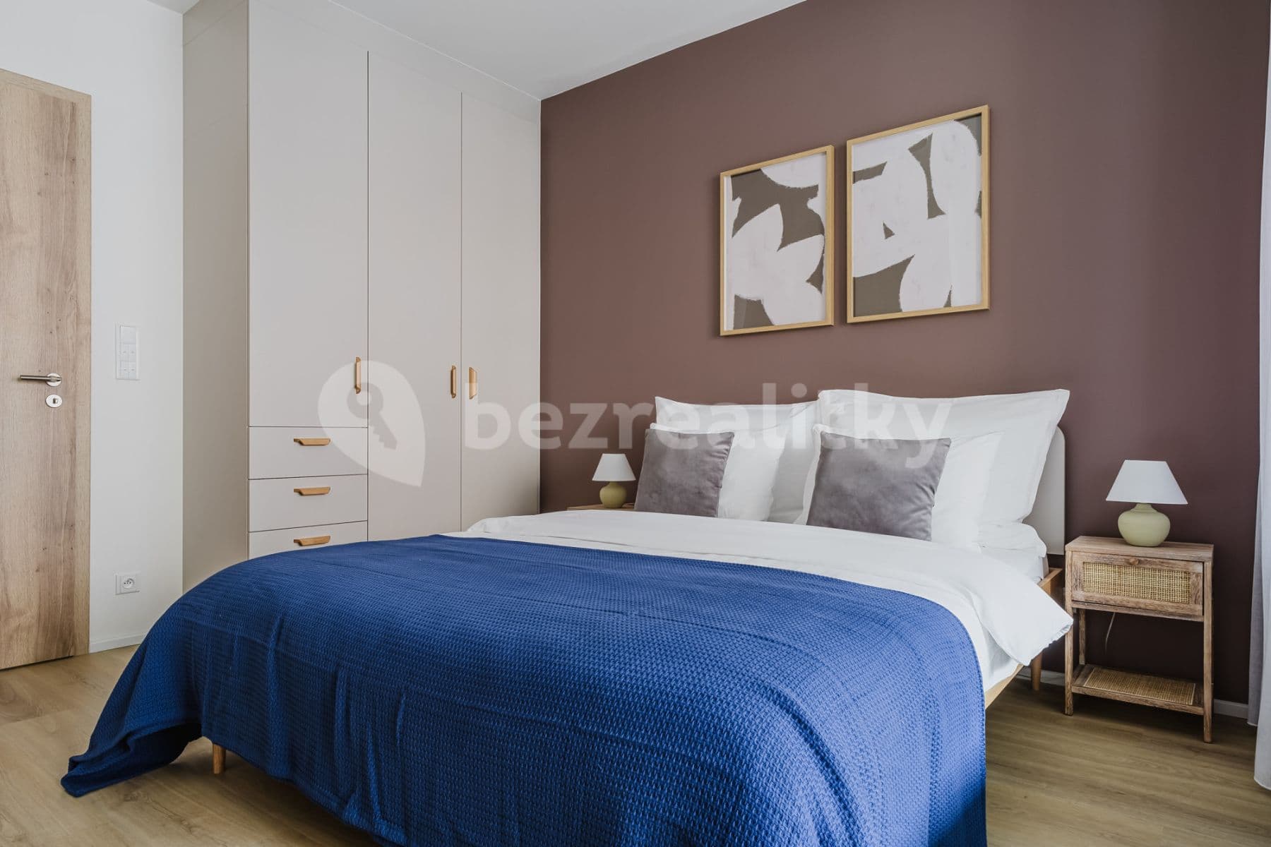 Pronájem bytu  58 m², Vrbenského, Praha, Praha