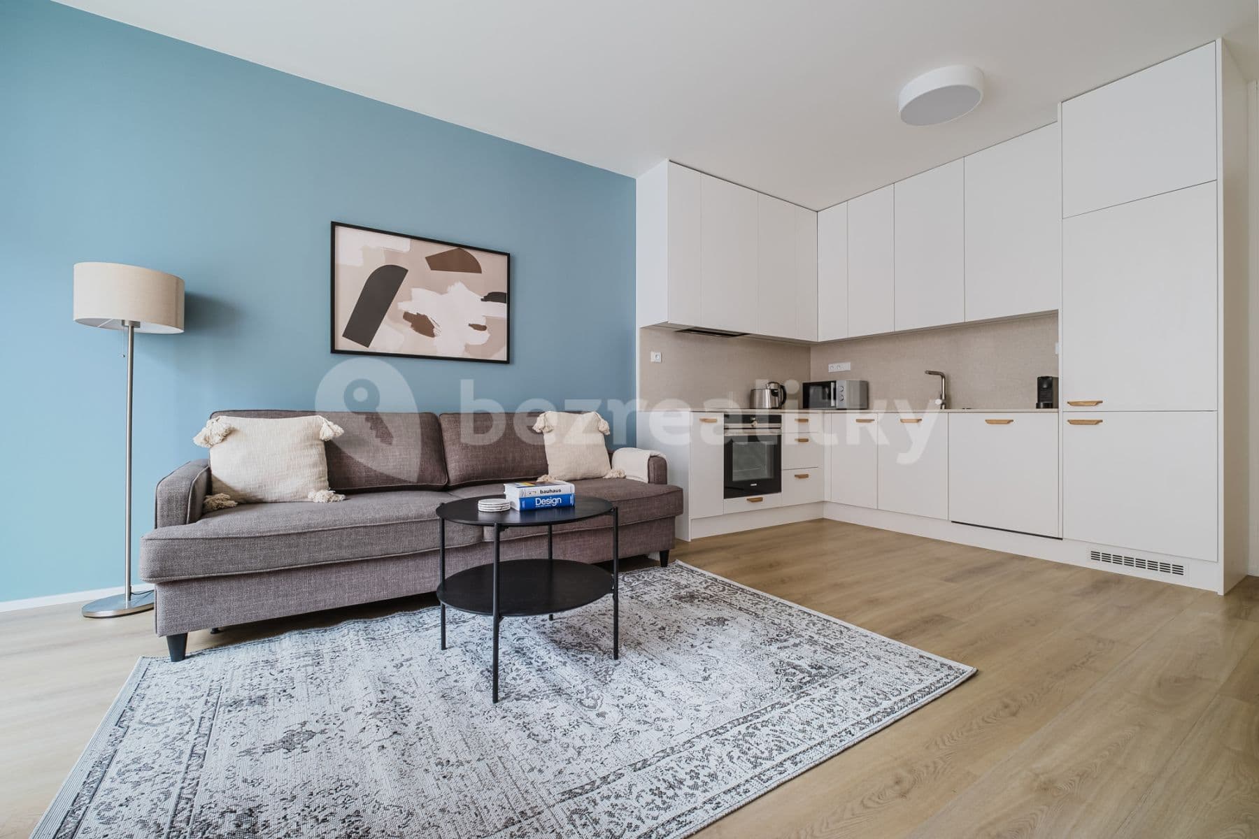 Pronájem bytu  58 m², Vrbenského, Praha, Praha