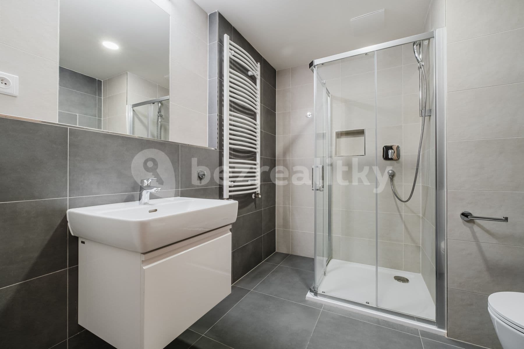 Pronájem bytu  58 m², Vrbenského, Praha, Praha
