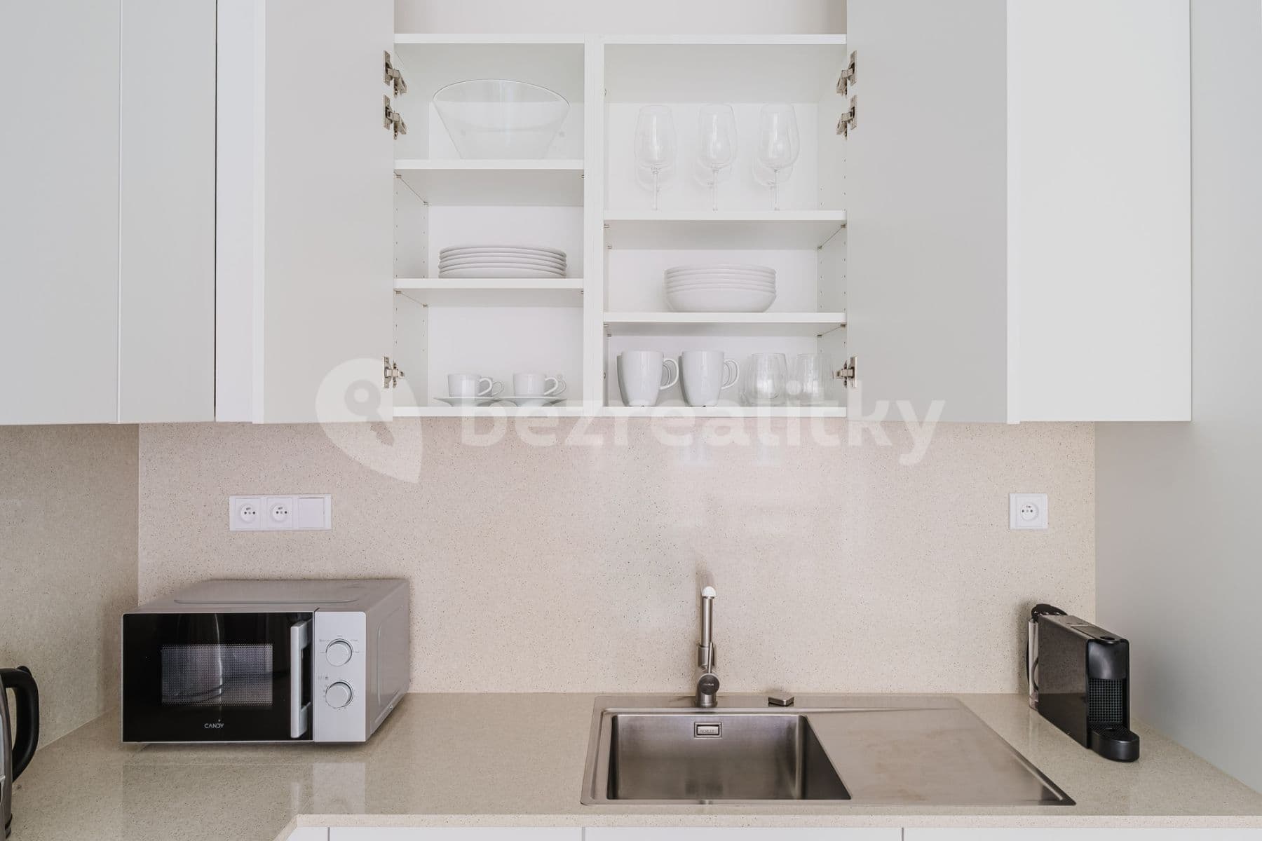 Pronájem bytu  58 m², Vrbenského, Praha, Praha