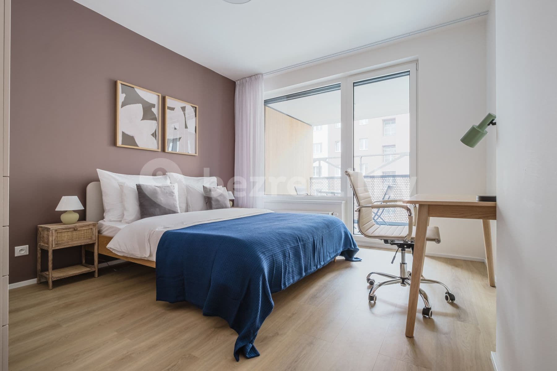 Pronájem bytu  58 m², Vrbenského, Praha, Praha
