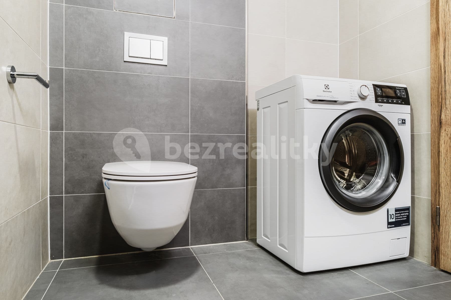 Pronájem bytu  58 m², Vrbenského, Praha, Praha