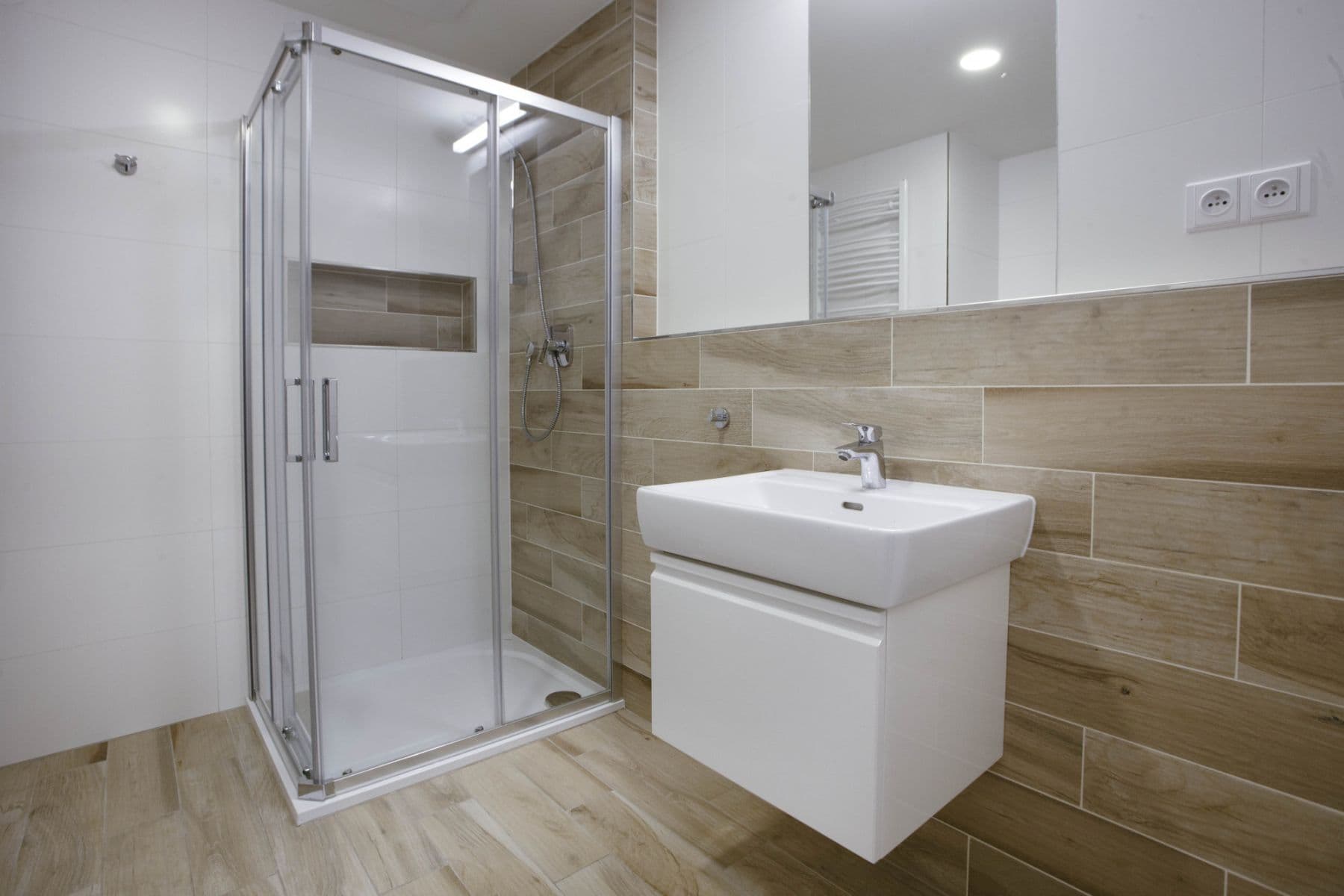 Pronájem bytu  61 m², Vrbenského, Praha, Praha