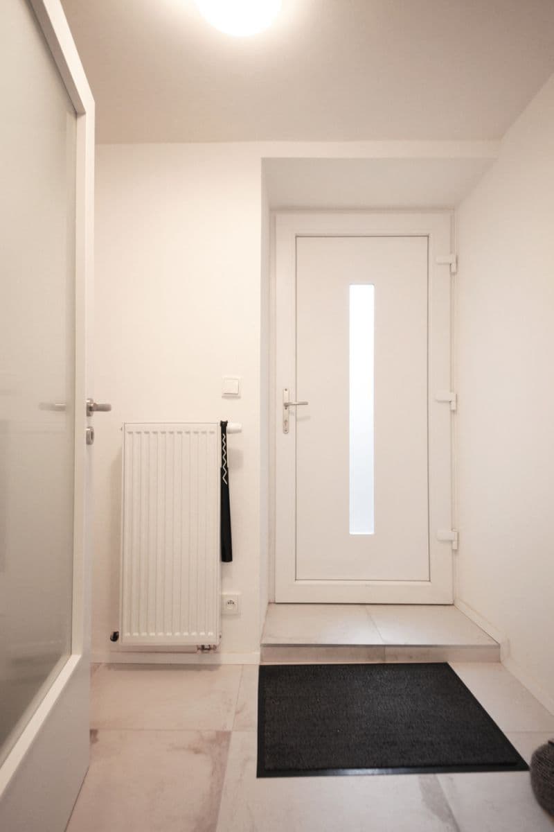 Pronájem bytu  82 m², Kosatcová, Praha, Praha
