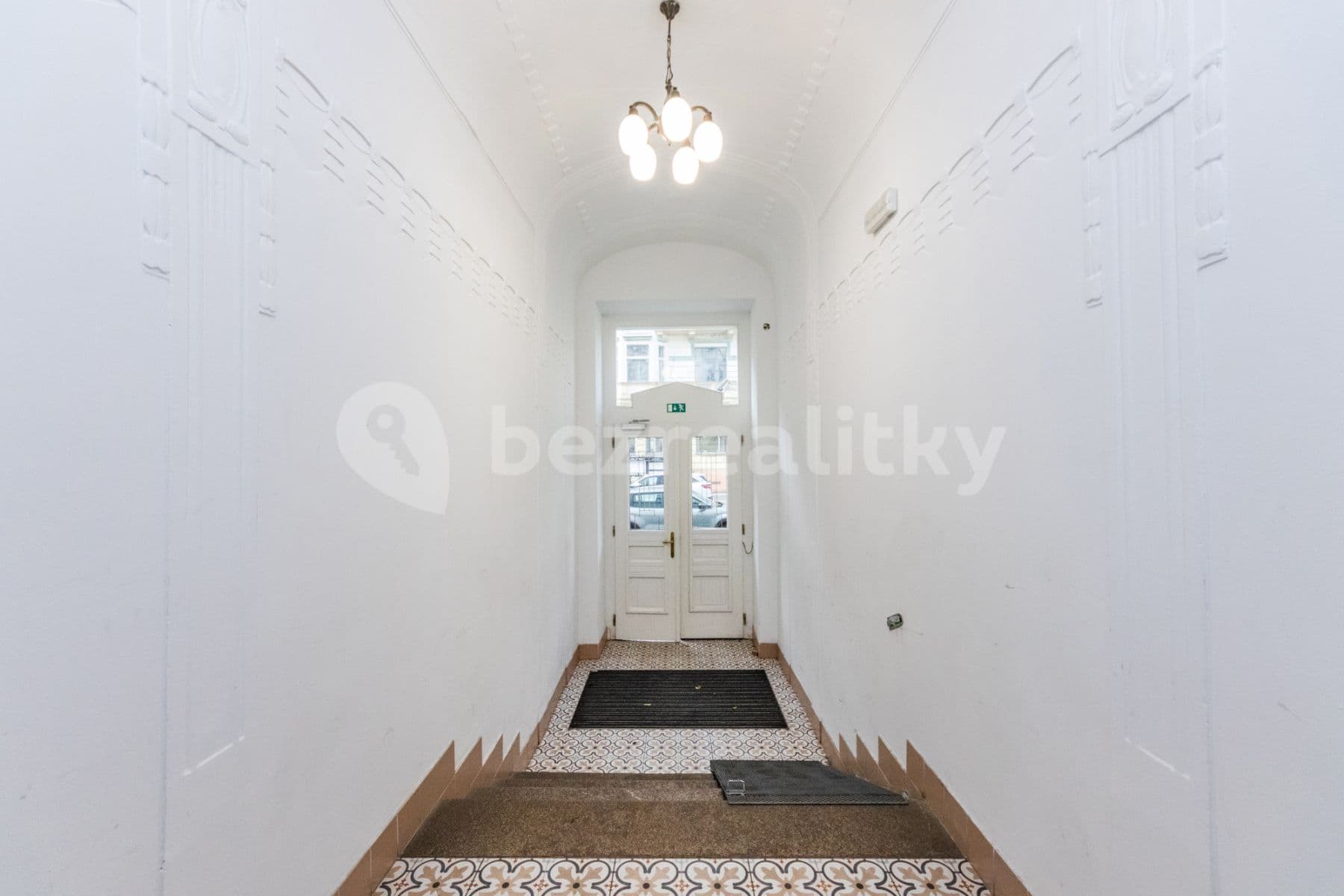 Pronájem bytu  36 m², Slavíkova, Praha, Praha