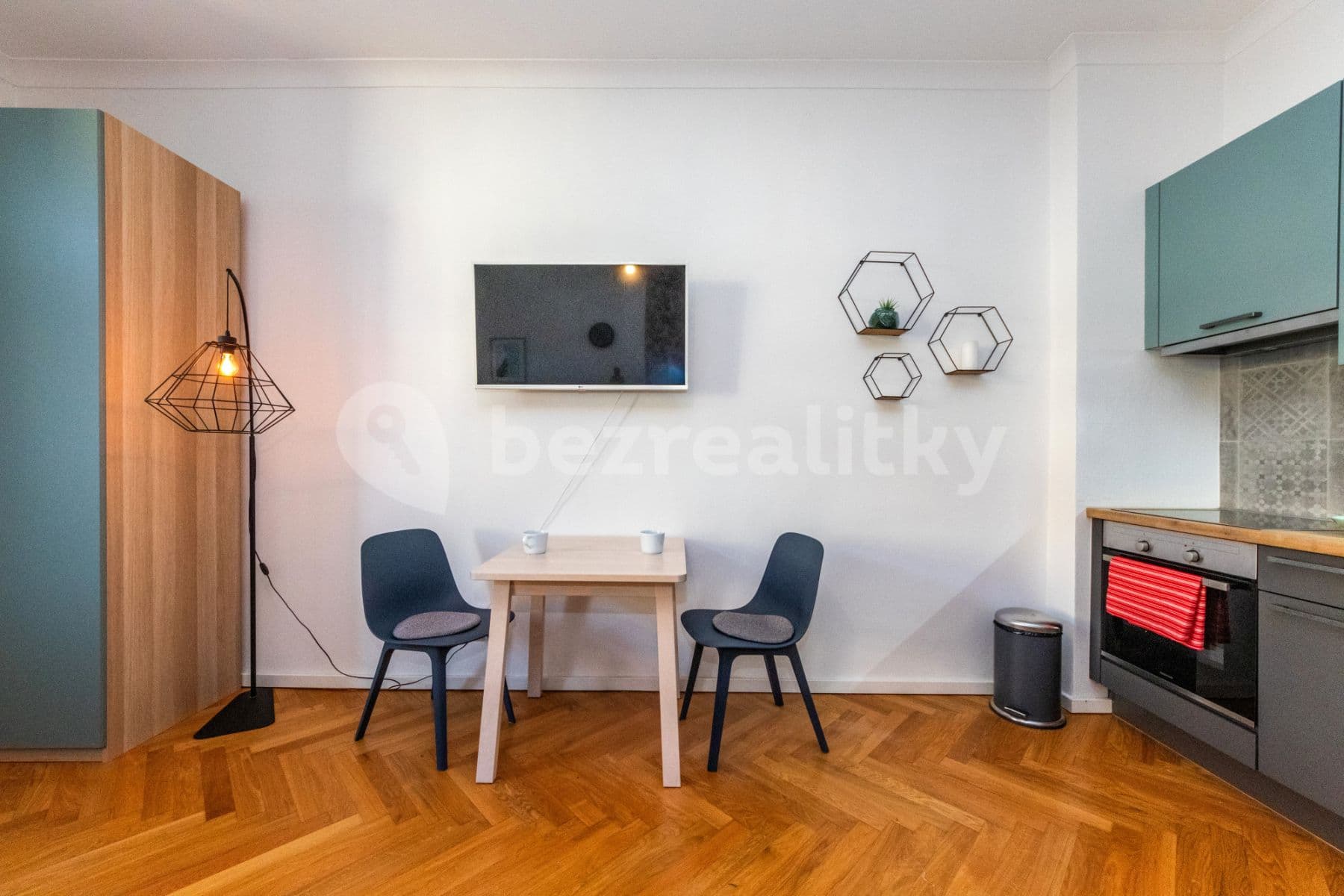 Pronájem bytu  36 m², Slavíkova, Praha, Praha