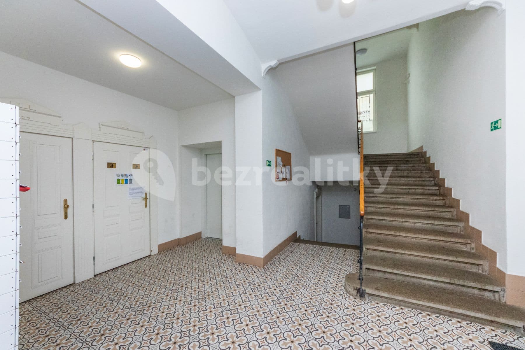 Pronájem bytu  36 m², Slavíkova, Praha, Praha