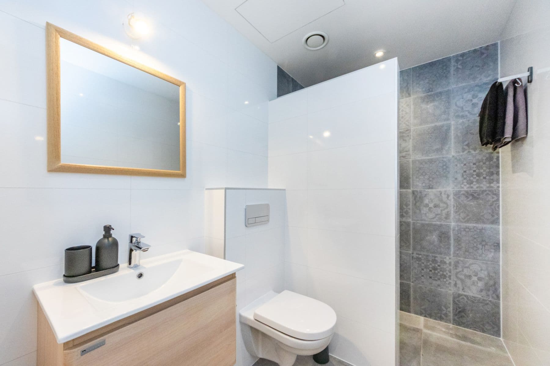 Pronájem bytu  36 m², Slavíkova, Praha, Praha