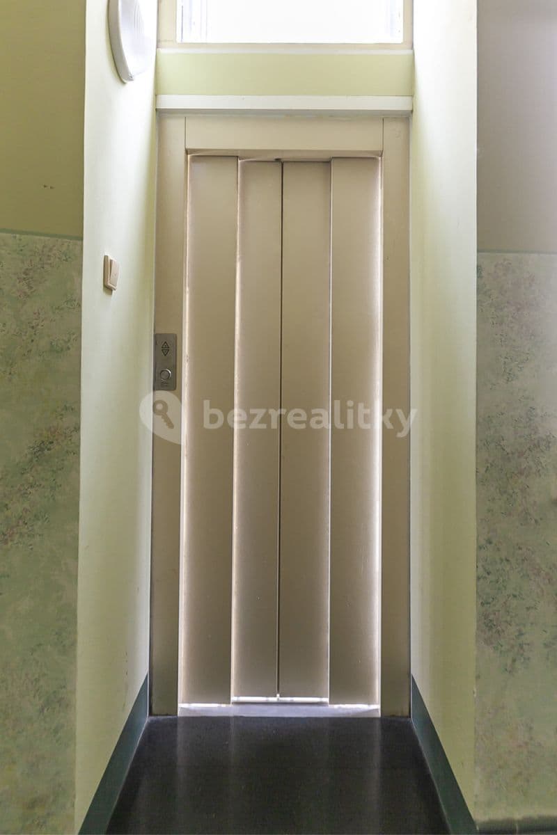 Pronájem bytu  105 m², Masarykovo nábřeží, Praha, Praha