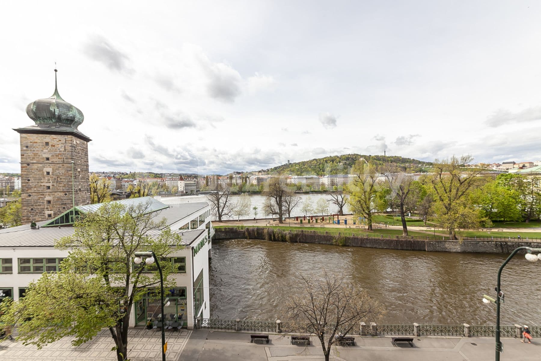 Pronájem bytu  105 m², Masarykovo nábřeží, Praha, Praha