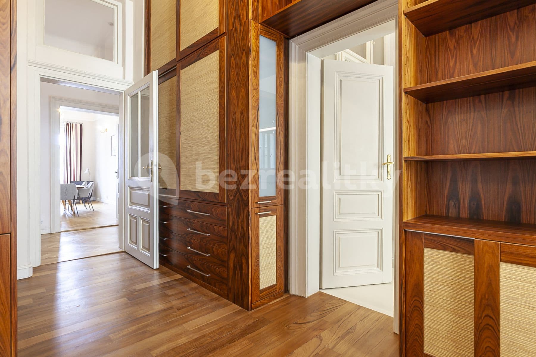 Pronájem bytu  105 m², Masarykovo nábřeží, Praha, Praha