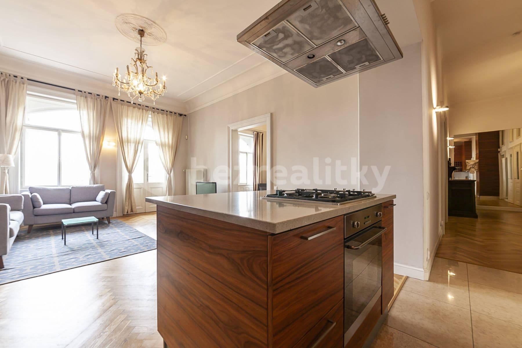 Pronájem bytu  105 m², Masarykovo nábřeží, Praha, Praha