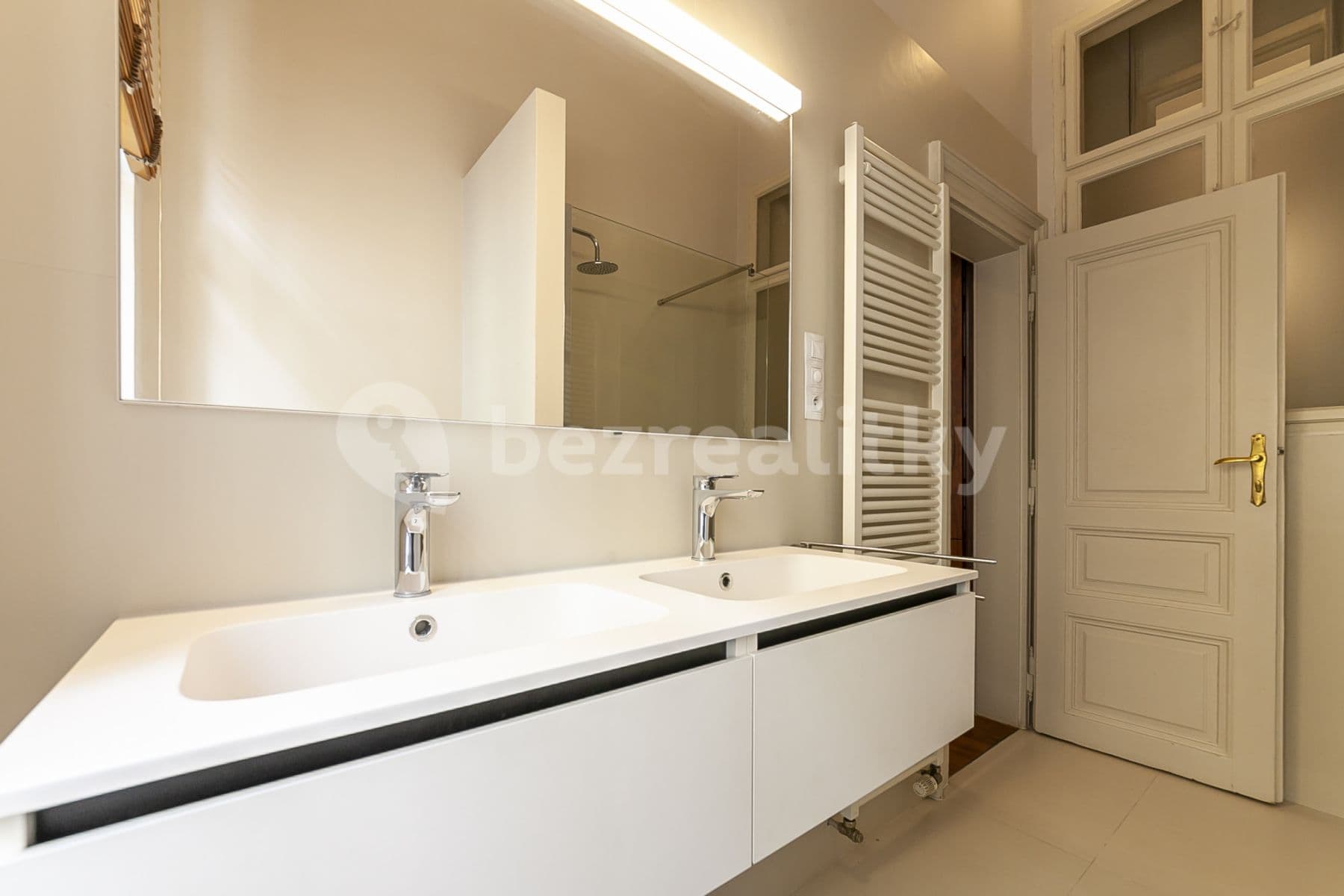 Pronájem bytu  105 m², Masarykovo nábřeží, Praha, Praha