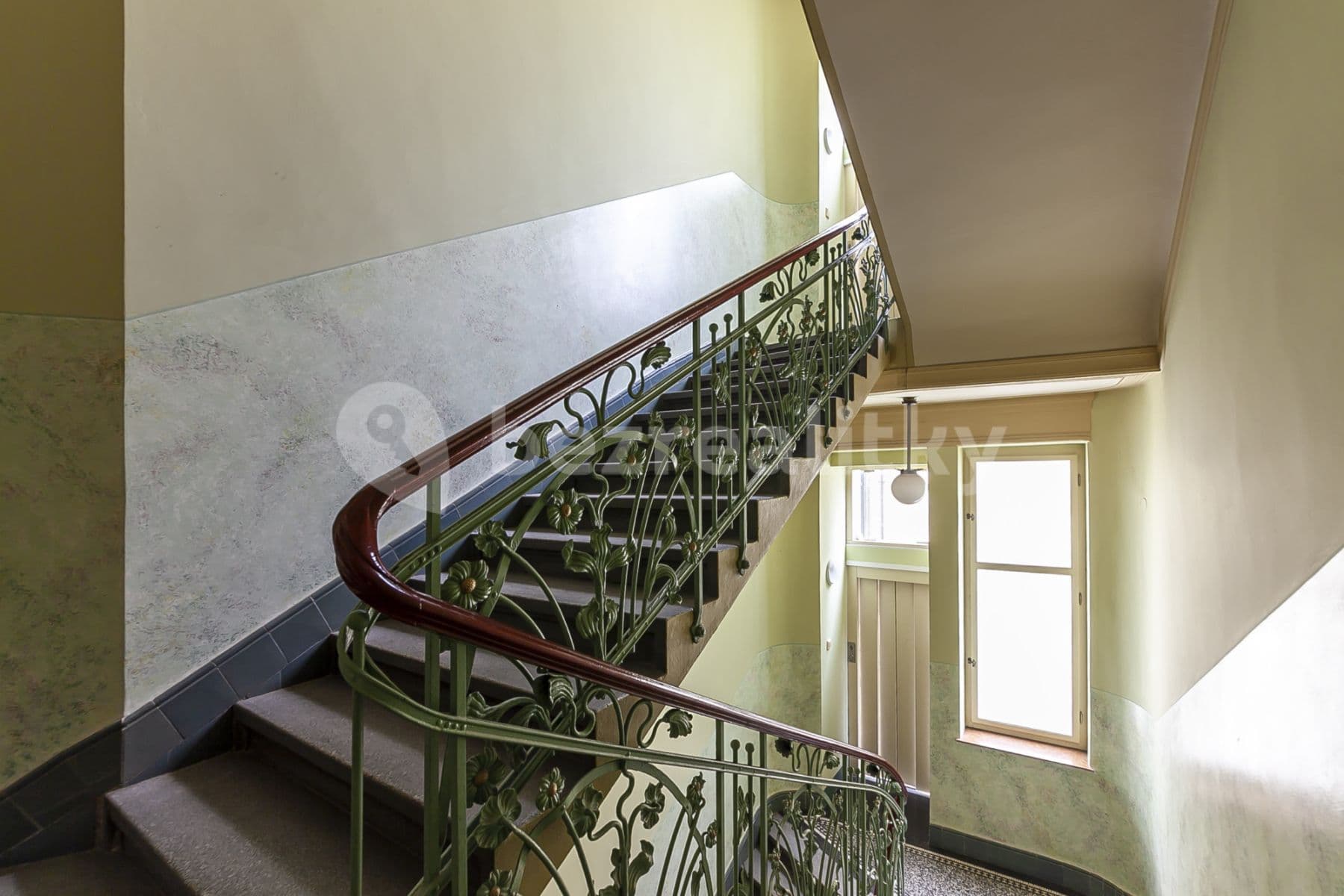 Pronájem bytu  105 m², Masarykovo nábřeží, Praha, Praha