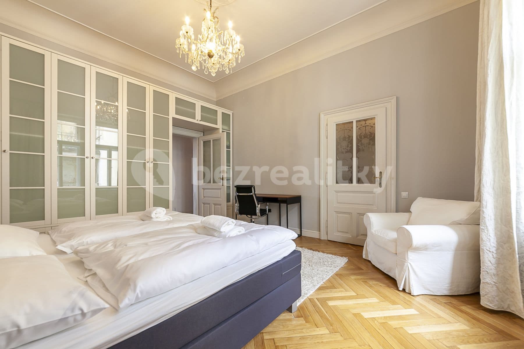 Pronájem bytu  105 m², Masarykovo nábřeží, Praha, Praha