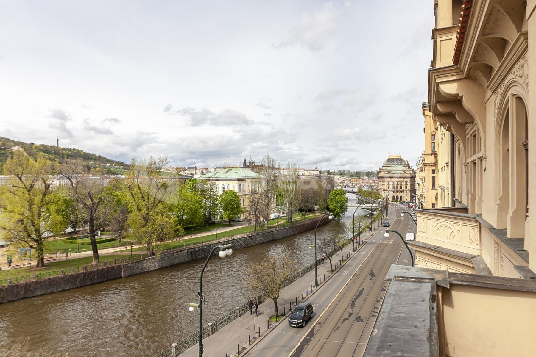 Pronájem bytu  105 m², Masarykovo nábřeží, Praha, Praha