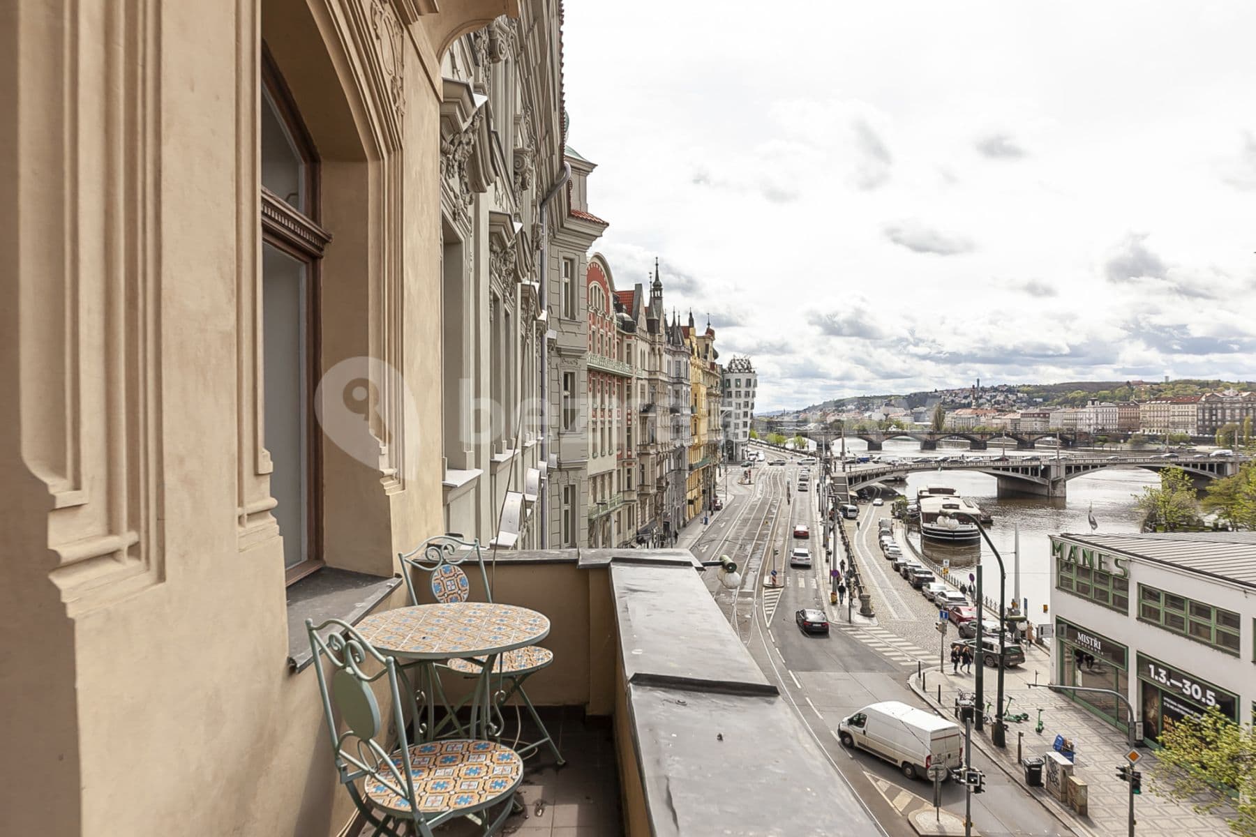 Pronájem bytu  105 m², Masarykovo nábřeží, Praha, Praha