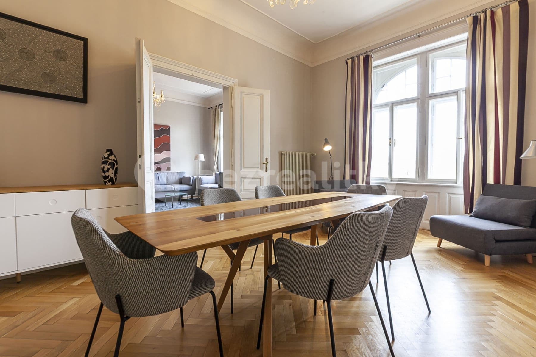 Pronájem bytu  105 m², Masarykovo nábřeží, Praha, Praha