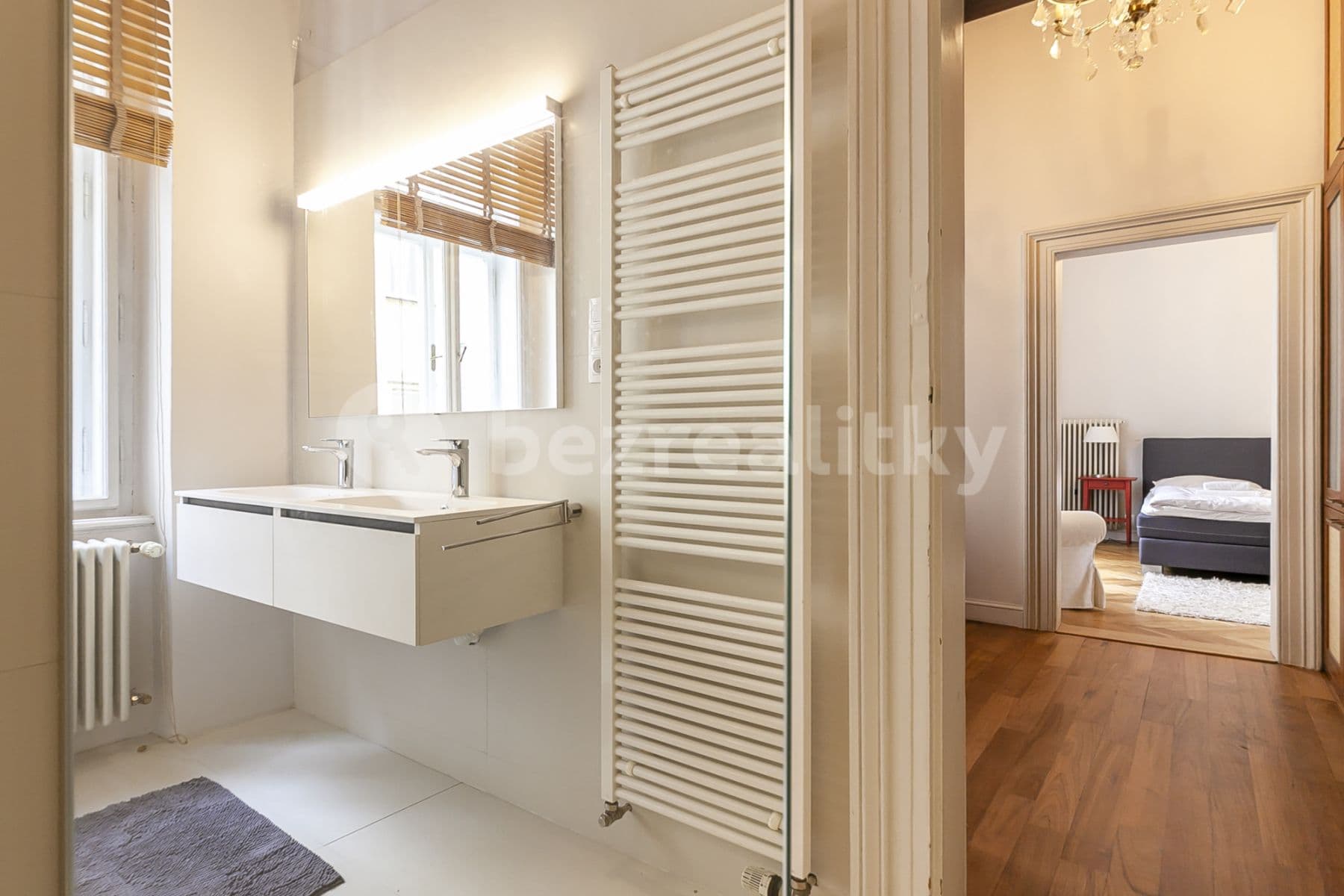 Pronájem bytu  105 m², Masarykovo nábřeží, Praha, Praha