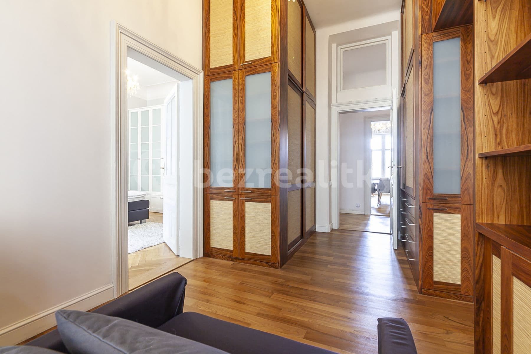 Pronájem bytu  105 m², Masarykovo nábřeží, Praha, Praha