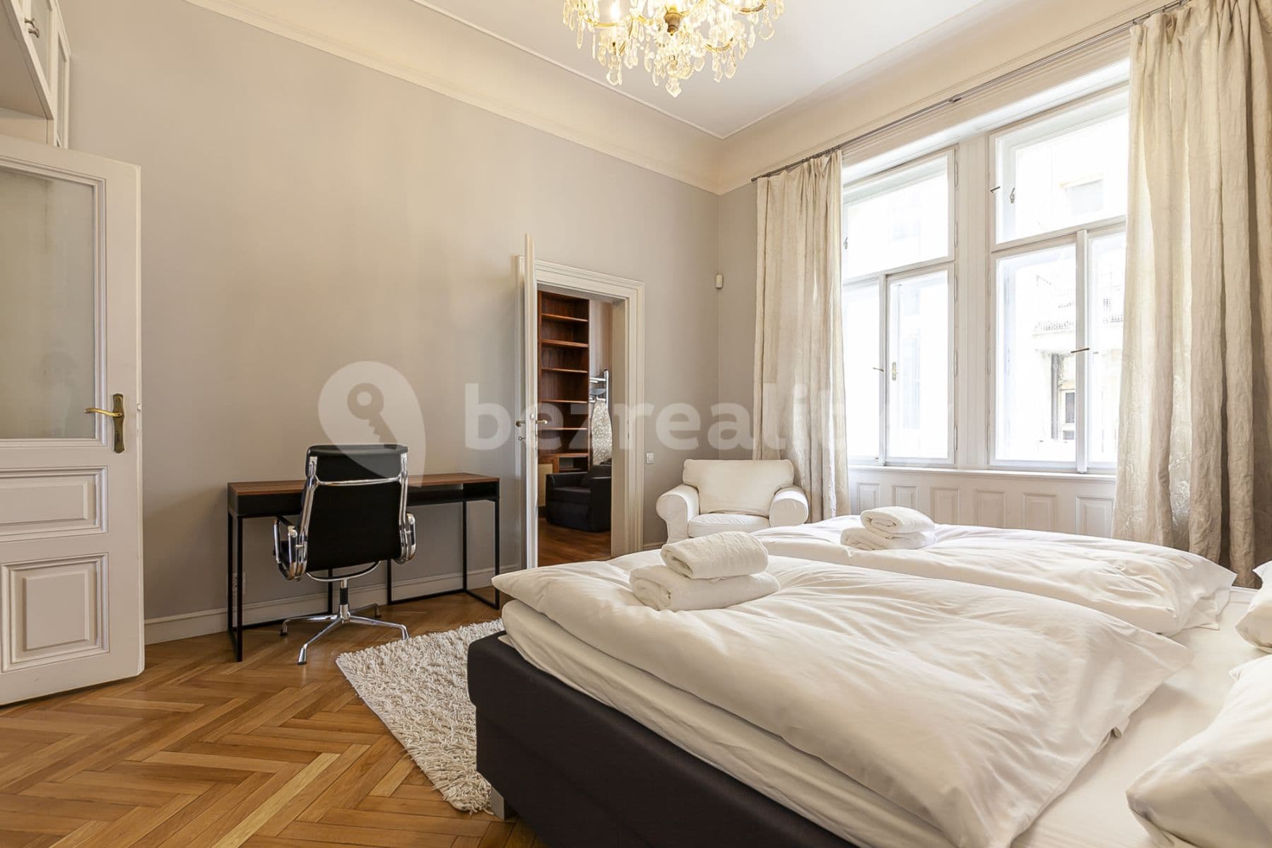 Pronájem bytu  105 m², Masarykovo nábřeží, Praha, Praha