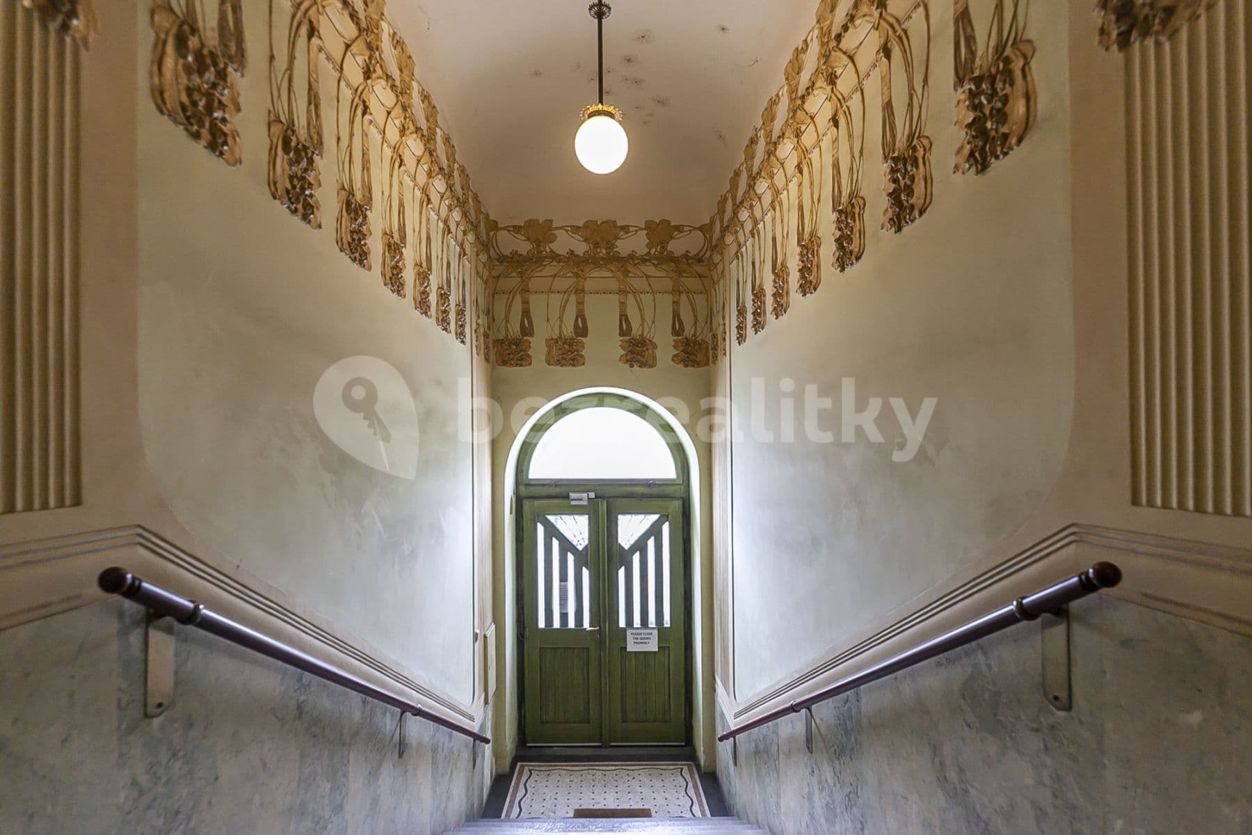 Pronájem bytu  105 m², Masarykovo nábřeží, Praha, Praha