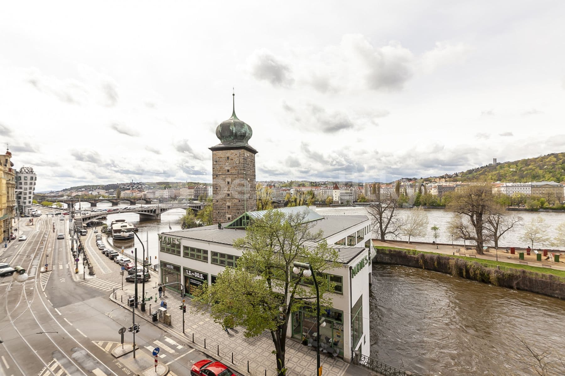 Pronájem bytu  105 m², Masarykovo nábřeží, Praha, Praha