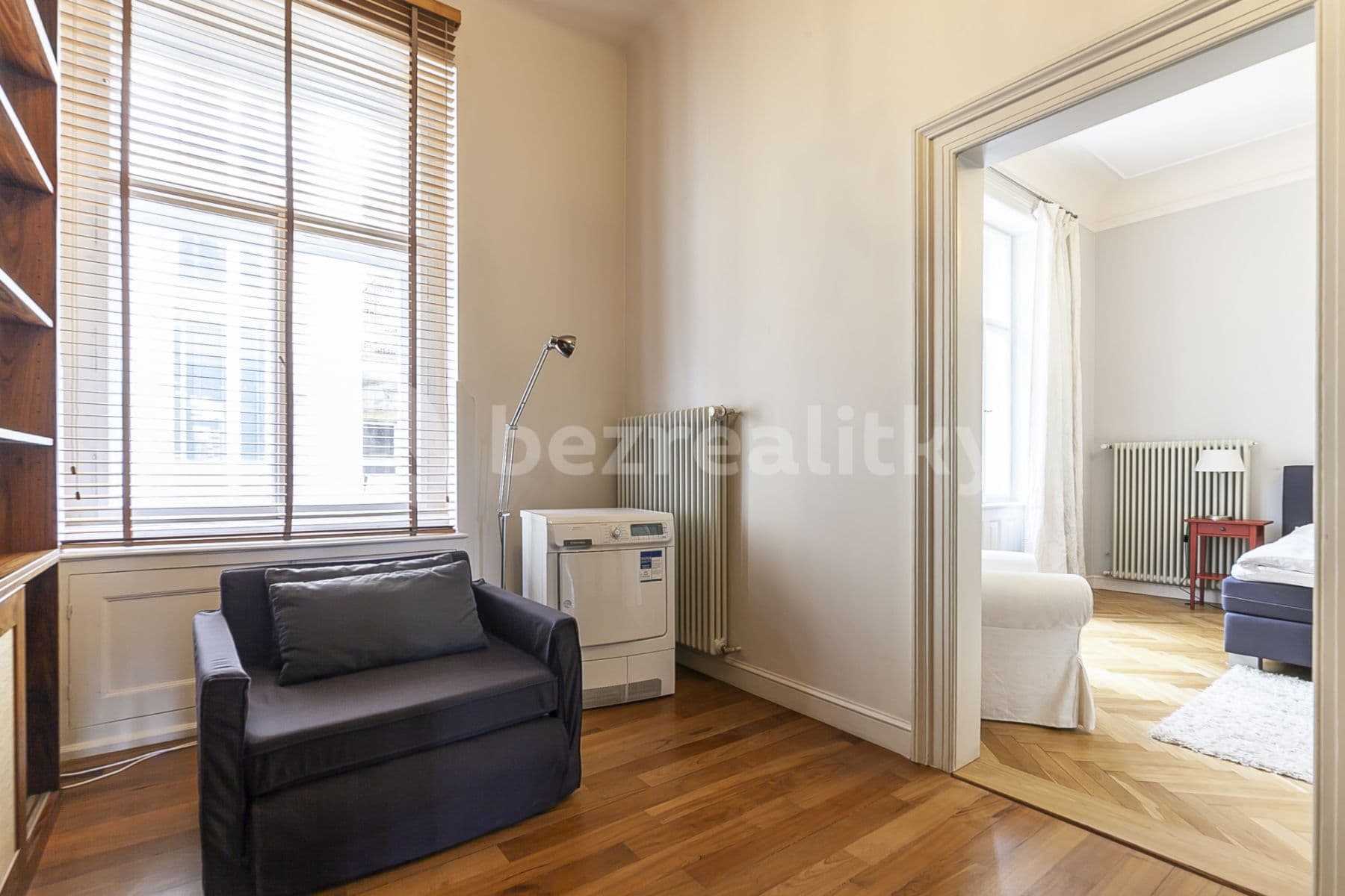 Pronájem bytu  105 m², Masarykovo nábřeží, Praha, Praha
