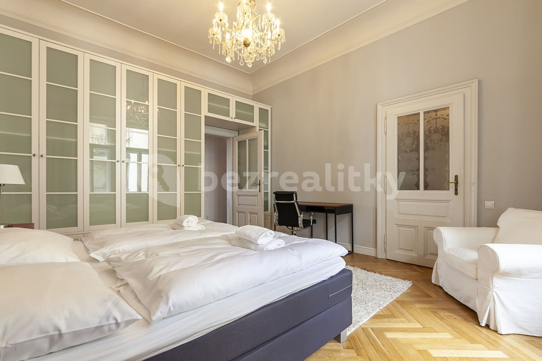 Pronájem bytu  105 m², Masarykovo nábřeží, Praha, Praha