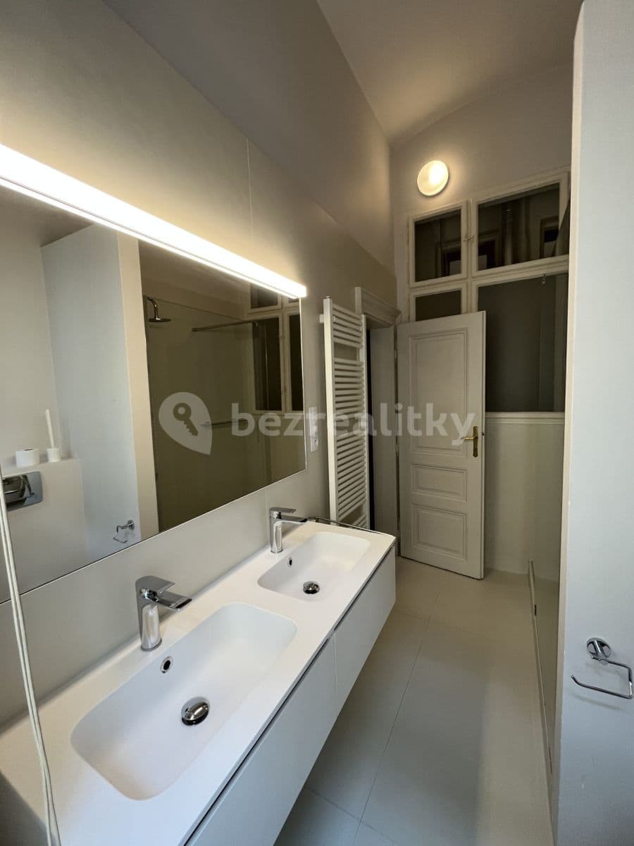 Pronájem bytu  105 m², Masarykovo nábřeží, Praha, Praha