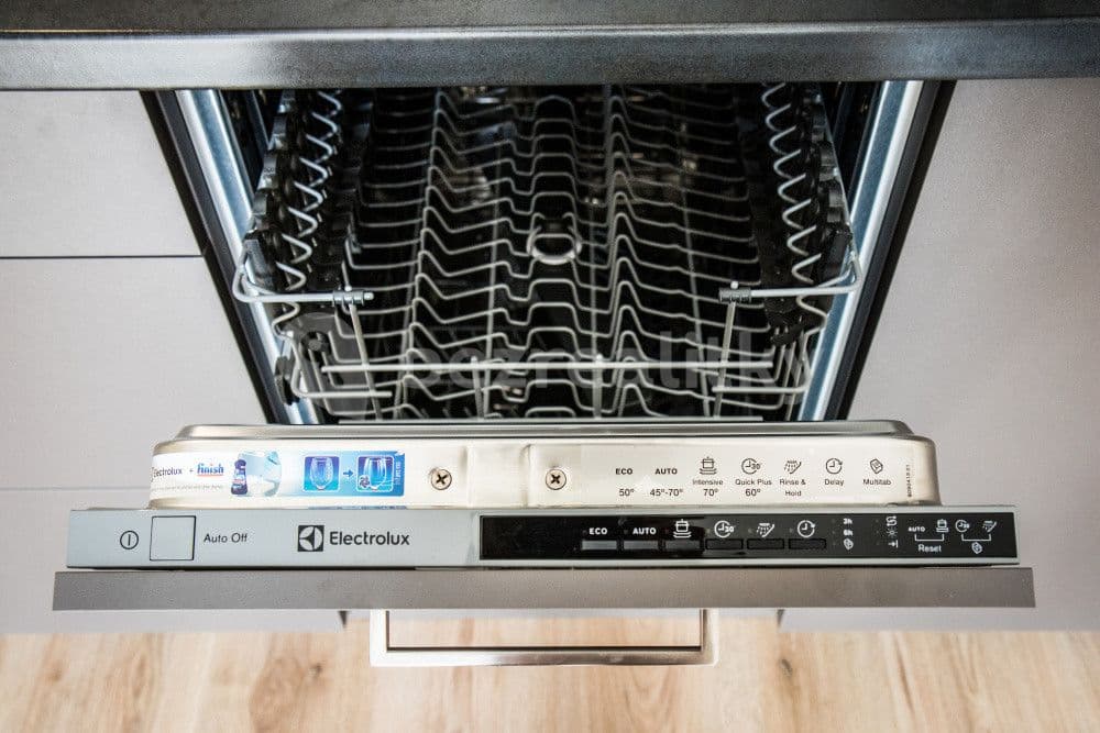 Pronájem bytu  35 m², Mojmírova, Praha, Praha