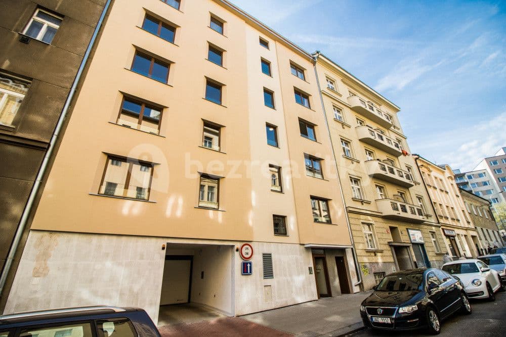 Pronájem bytu  35 m², Mojmírova, Praha, Praha