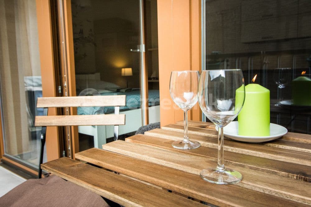 Pronájem bytu  35 m², Mojmírova, Praha, Praha