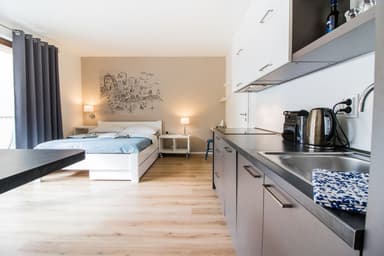 Pronájem bytu  35 m², Mojmírova, Praha, Praha