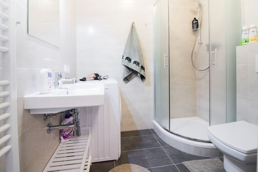 Pronájem bytu  35 m², Mojmírova, Praha, Praha