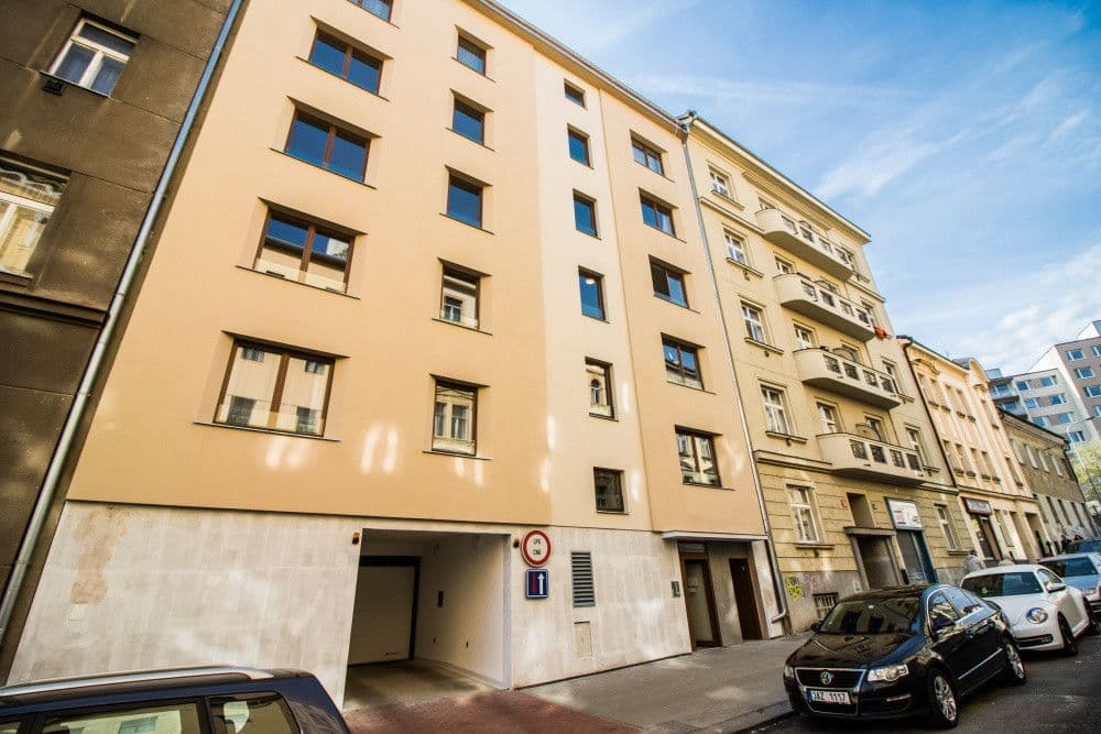 Pronájem bytu  35 m², Mojmírova, Praha, Praha