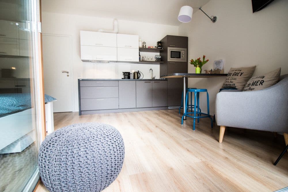 Pronájem bytu  35 m², Mojmírova, Praha, Praha